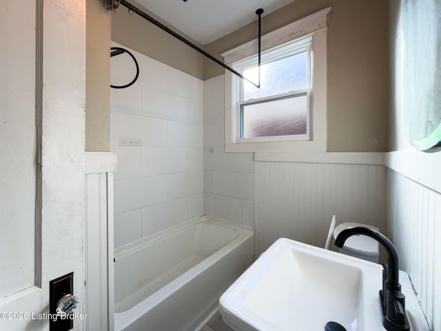 4010 S 3rd St, Louisville, KY 40214