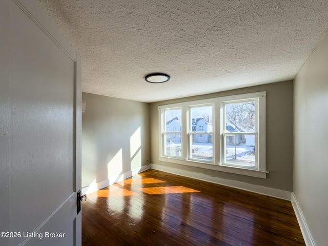 4010 S 3rd St, Louisville, KY 40214