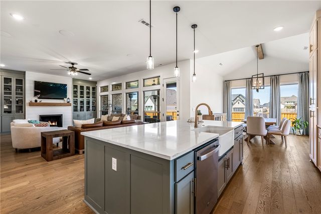 8805 W Milky Way, Bentonville, AR 72713