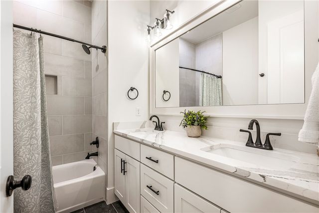 8805 W Milky Way, Bentonville, AR 72713