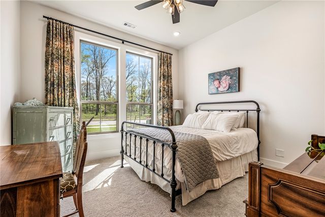 8805 W Milky Way, Bentonville, AR 72713