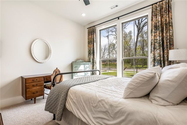8805 W Milky Way, Bentonville, AR 72713