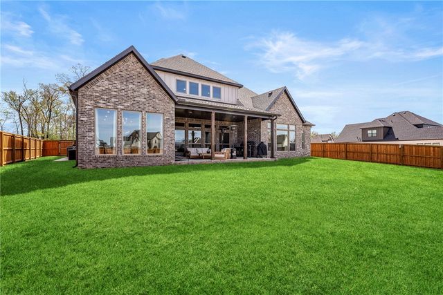 8805 W Milky Way, Bentonville, AR 72713