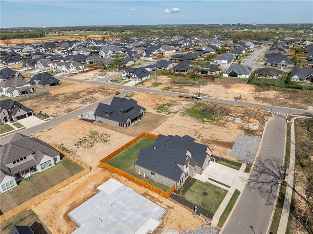 8805 W Milky Way, Bentonville, AR 72713