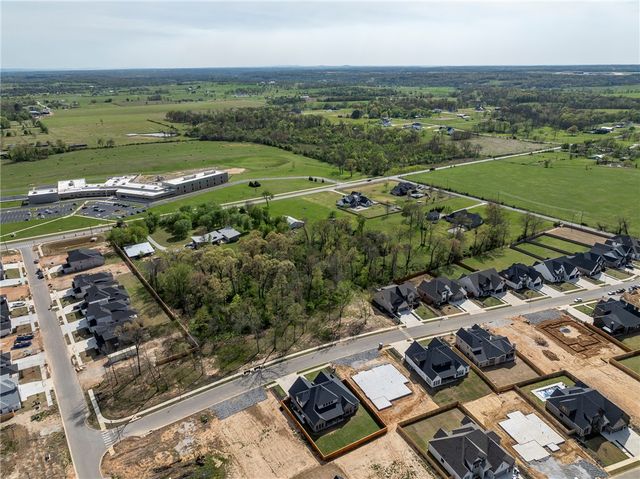 8805 W Milky Way, Bentonville, AR 72713