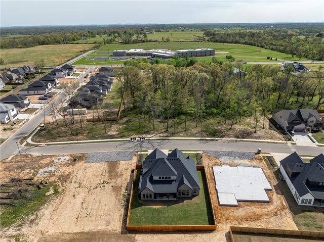 8805 W Milky Way, Bentonville, AR 72713