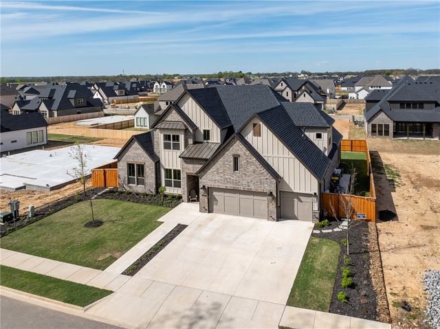 8805 W Milky Way, Bentonville, AR 72713