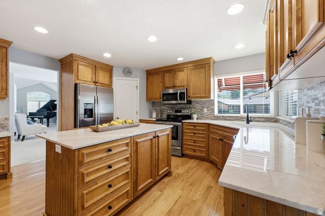 7126 S GRIFFITHS PL, Cottonwood Heights, UT 84121