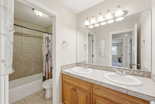 7126 S GRIFFITHS PL, Cottonwood Heights, UT 84121