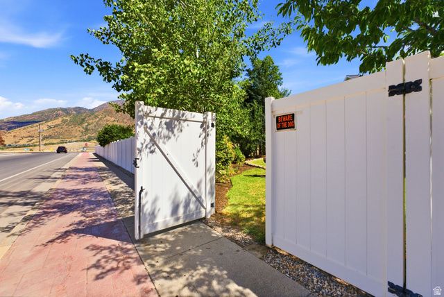 7126 S GRIFFITHS PL, Cottonwood Heights, UT 84121