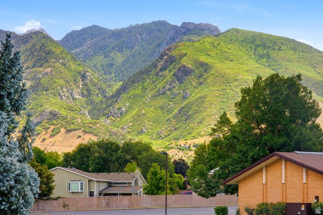 7126 S GRIFFITHS PL, Cottonwood Heights, UT 84121