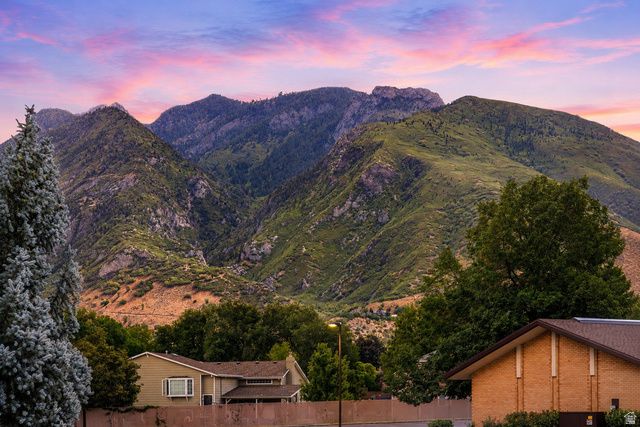 7126 S GRIFFITHS PL, Cottonwood Heights, UT 84121