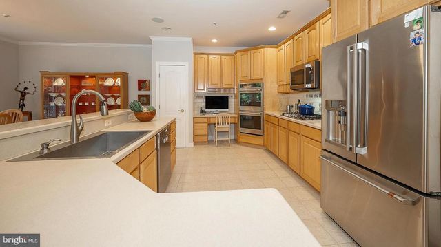 406 MERION HILL LN, Conshohocken, PA 19428