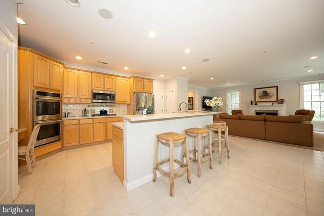 406 MERION HILL LN, Conshohocken, PA 19428