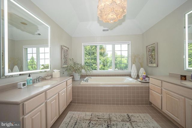 406 MERION HILL LN, Conshohocken, PA 19428