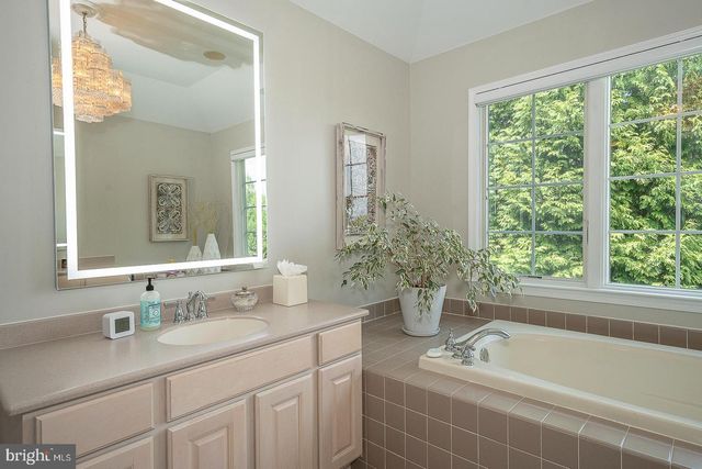 406 MERION HILL LN, Conshohocken, PA 19428