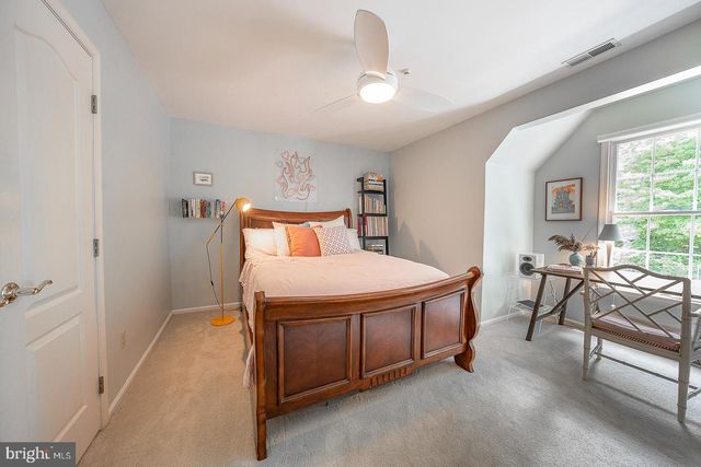 406 MERION HILL LN, Conshohocken, PA 19428