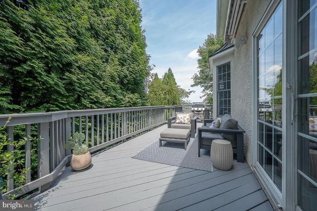 406 MERION HILL LN, Conshohocken, PA 19428