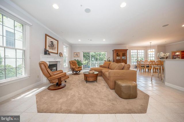 406 MERION HILL LN, Conshohocken, PA 19428