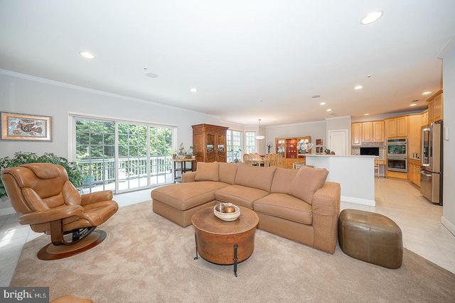 406 MERION HILL LN, Conshohocken, PA 19428