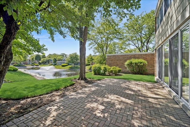 137 Avon Road, Northbrook, IL 60062