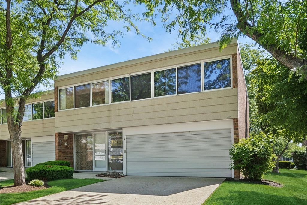 137 Avon Road, Northbrook, IL 60062