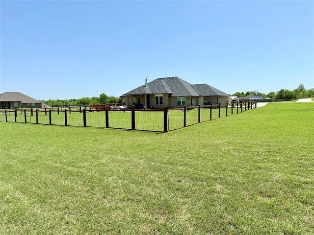 2320 Dixie Drive, Blanchard, OK 73010