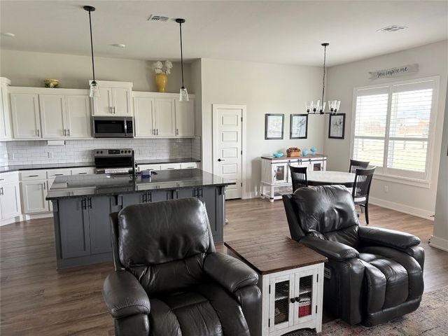 2320 Dixie Drive, Blanchard, OK 73010