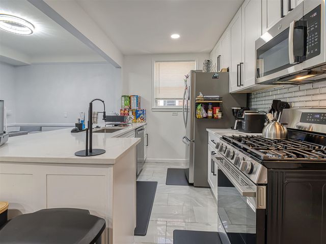 10852 Balfour Road, Detroit, MI 48224