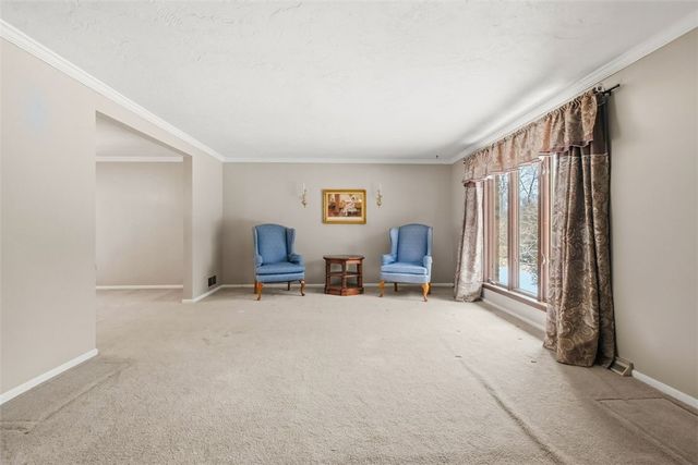 21 W Hillcrest Rd, Nottingham, PA 15330