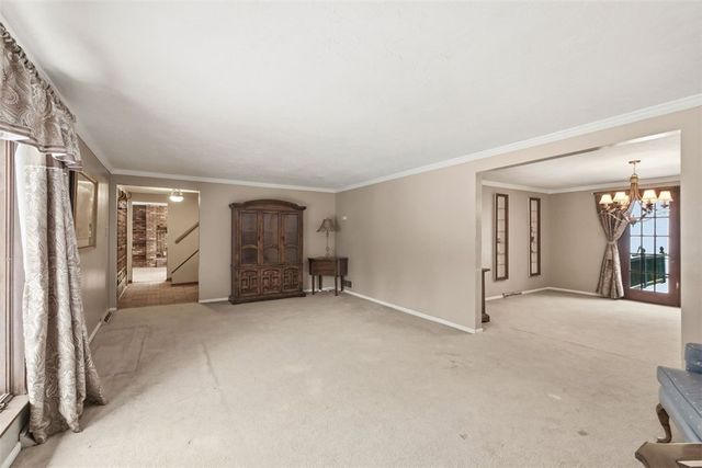 21 W Hillcrest Rd, Nottingham, PA 15330