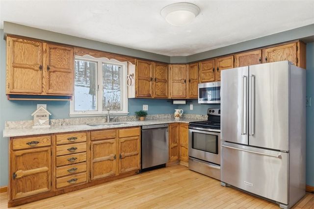 21 W Hillcrest Rd, Nottingham, PA 15330