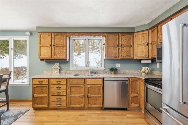 21 W Hillcrest Rd, Nottingham, PA 15330