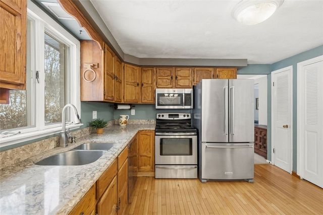 21 W Hillcrest Rd, Nottingham, PA 15330