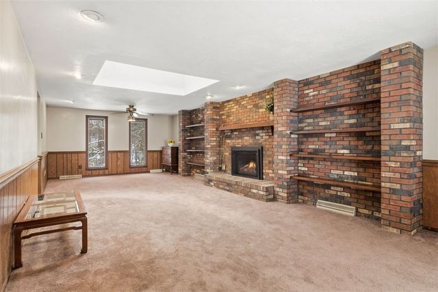 21 W Hillcrest Rd, Nottingham, PA 15330