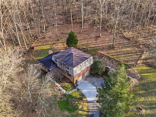 21 W Hillcrest Rd, Nottingham, PA 15330