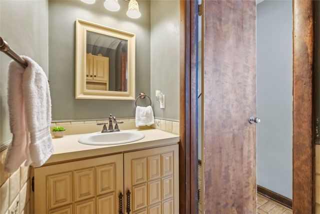 21 W Hillcrest Rd, Nottingham, PA 15330