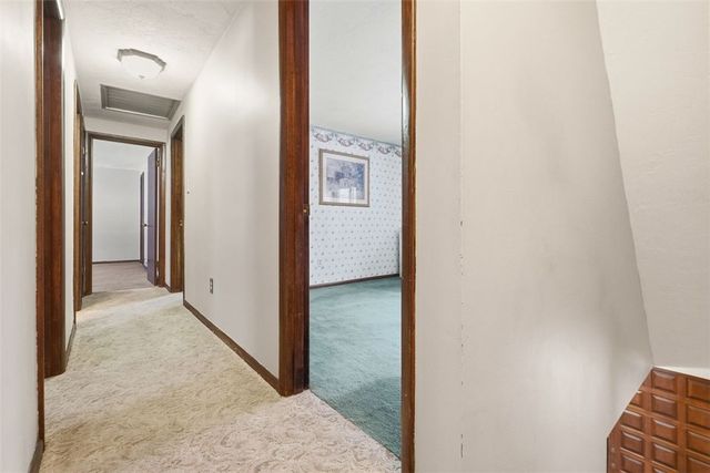 21 W Hillcrest Rd, Nottingham, PA 15330