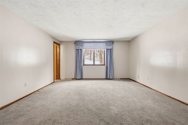 21 W Hillcrest Rd, Nottingham, PA 15330