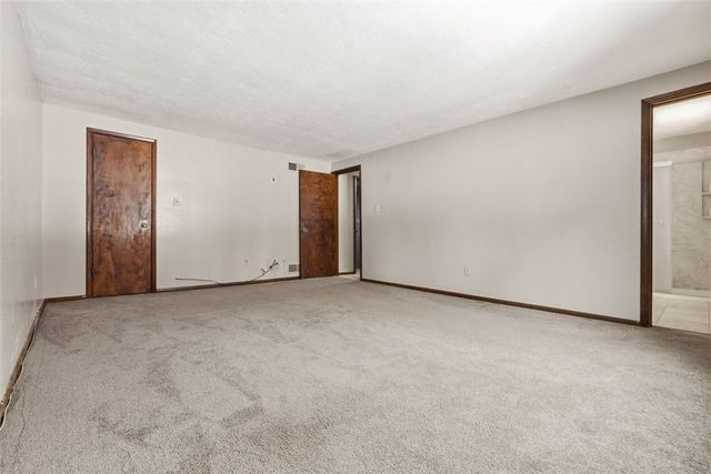 21 W Hillcrest Rd, Nottingham, PA 15330