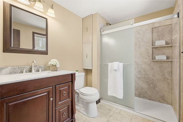 21 W Hillcrest Rd, Nottingham, PA 15330