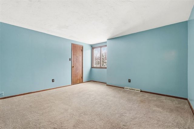 21 W Hillcrest Rd, Nottingham, PA 15330