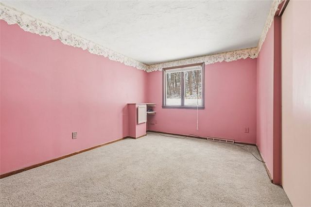 21 W Hillcrest Rd, Nottingham, PA 15330