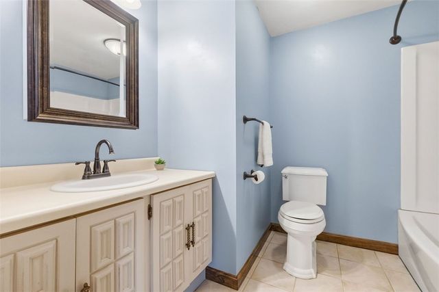 21 W Hillcrest Rd, Nottingham, PA 15330