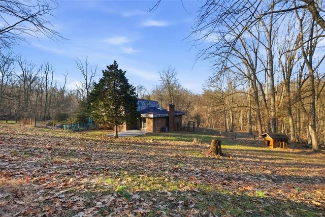 21 W Hillcrest Rd, Nottingham, PA 15330