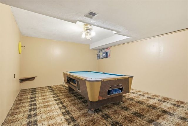 21 W Hillcrest Rd, Nottingham, PA 15330