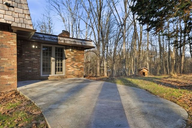 21 W Hillcrest Rd, Nottingham, PA 15330