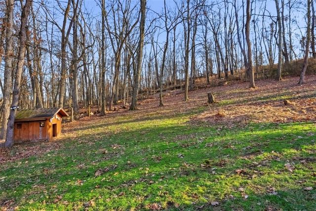 21 W Hillcrest Rd, Nottingham, PA 15330