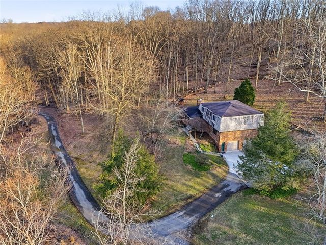 21 W Hillcrest Rd, Nottingham, PA 15330