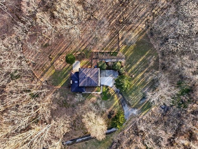 21 W Hillcrest Rd, Nottingham, PA 15330